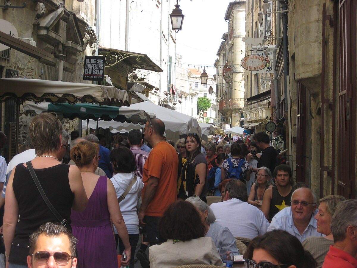 Marché aux puces et brocante du dimanche à Uzès