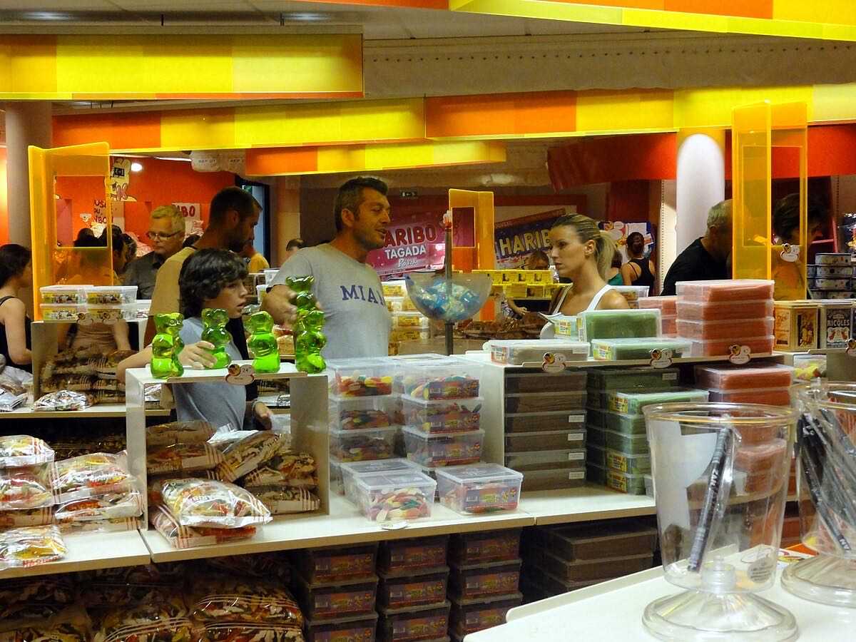 Le marché d'Uzès en automne — figues, raisin et lumière dorée