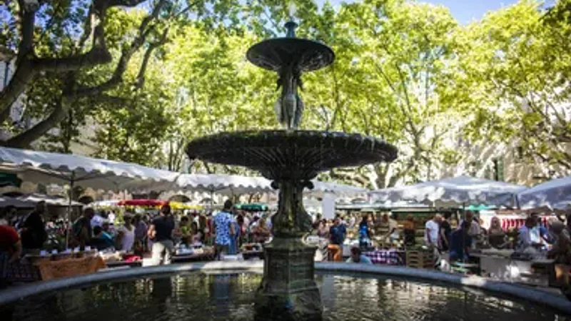 Marché hebdomadaire du samedi à Uzès