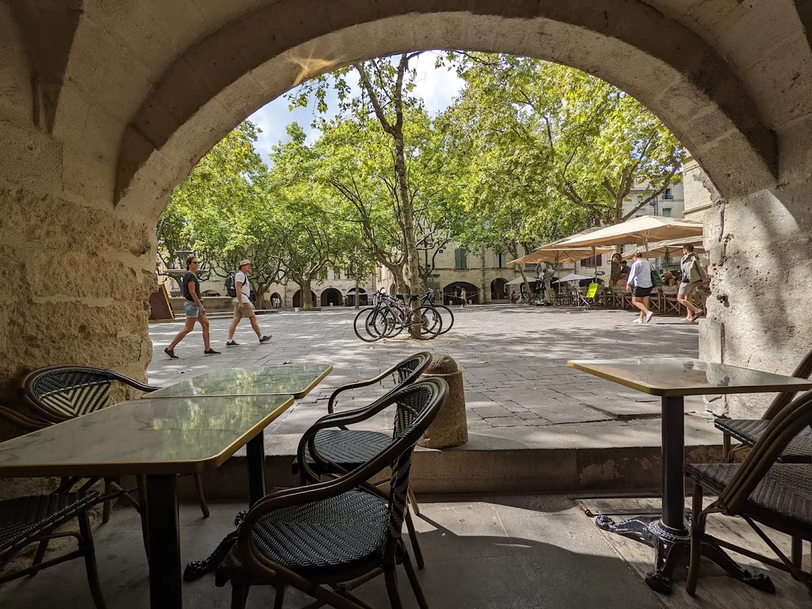 La Famille — Bar & Cave