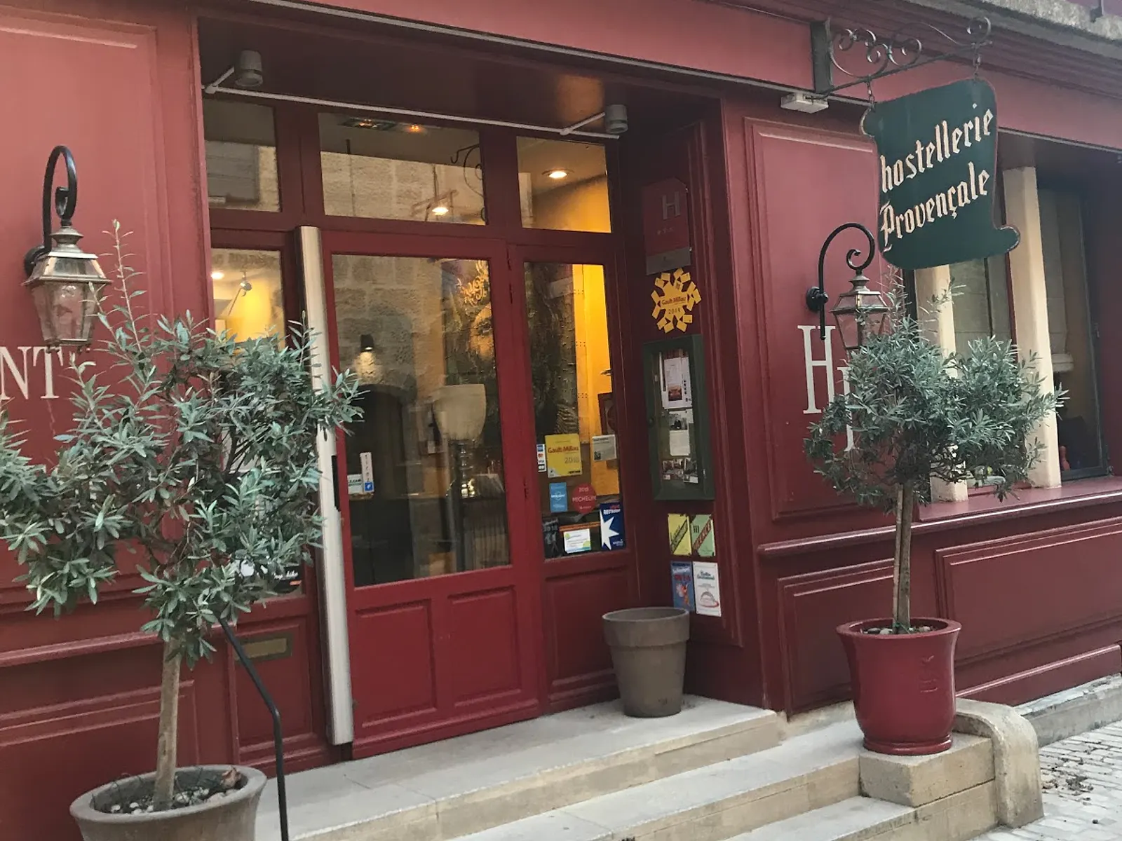 Hostellerie Provençale — Hôtel